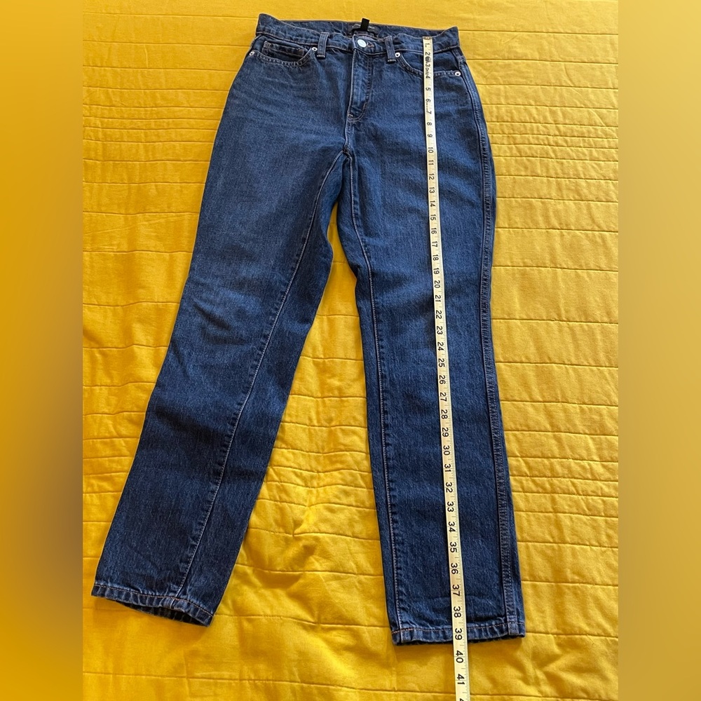 EUC - High-Rise, Dark Wash Banana Republic Curvy Straight Jeans, Size 25/0 - Picture 5 of 8